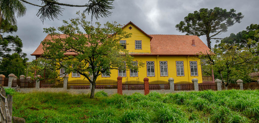 O “Casarão Amarelo” da Fazenda Domit e sua História
