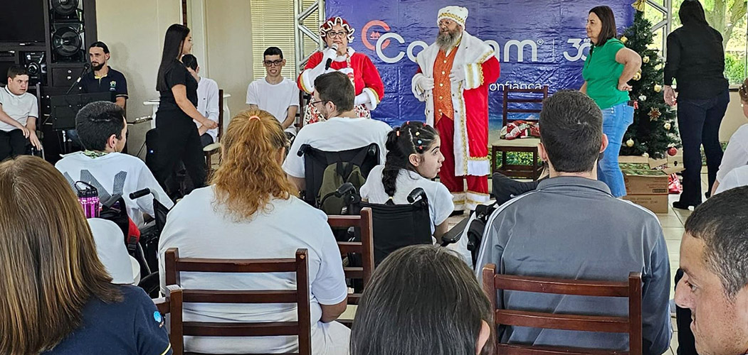 Alunos da Apae Campos Novos participam da Festa de Natal promovida pela família Di Domenico