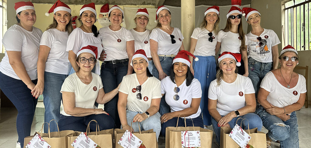 Ação Social da CDL/Mulher ilumina o Natal para famílias de Joaçaba