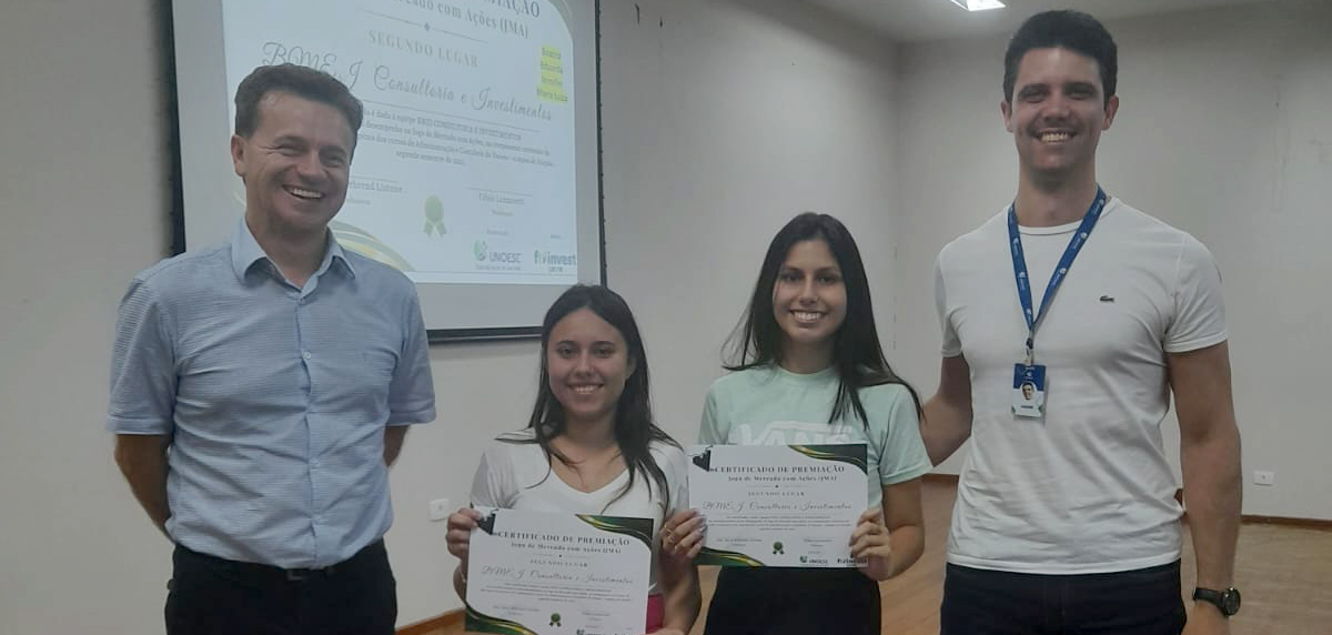 Atividade prática aprimora o conhecimento dos estudantes da Unoesc quanto ao Mercado de Ações