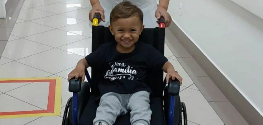 O pequeno Theo, que recebeu alta do Hospital São Luiz Osasco após um episódio de afogamento. Foto: Divulgação