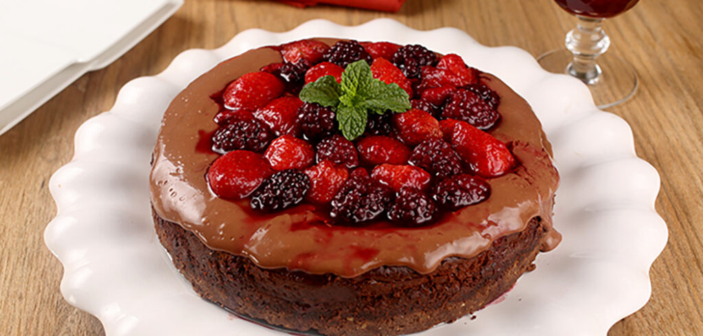 Cheesecake de Chocolate com Calda de Frutas Vermelhas