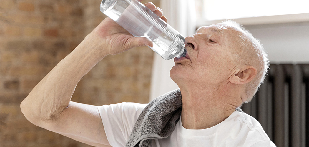 Saiba como cuidar da saúde dos idosos nesse verão e calor extremo