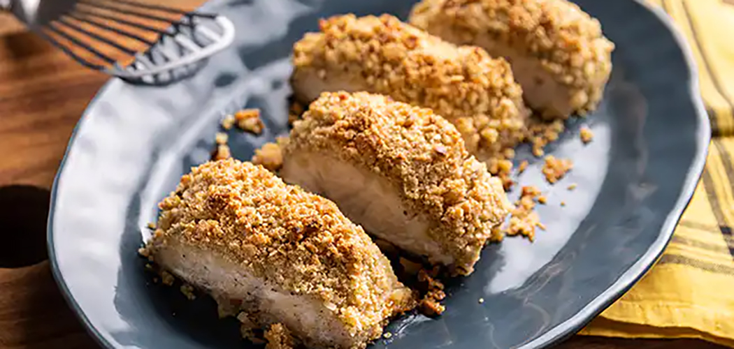 Peixe assado com crosta de farofa de ervas