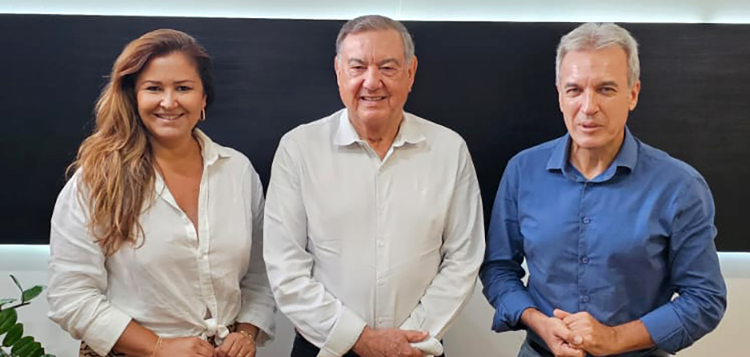 A parceria foi firmada nesta semana pelo presidente do Sistema Faesc/Senar, José Zeferino Pedrozo (centro), pela CEO ExpoMAR, Eliana Panty, e pelo presidente da feira e ex-ministro da Pesca, Altemir Gregolin/Foto: Divulgação