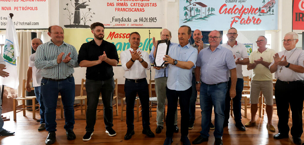 Jorginho Mello assina ordem de serviço obras no acesso ao Distrito de Nova Petrópolis, em Joaçaba