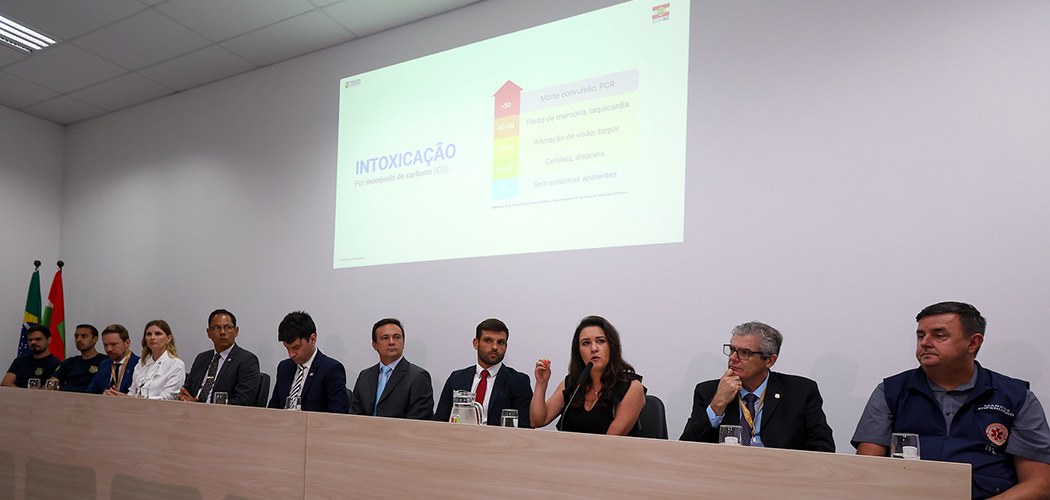 Os 4 jovens que morreram dentro de veículo na cidade de Balneário Camboriú, sofreram asfixia por monóxido de carbono
