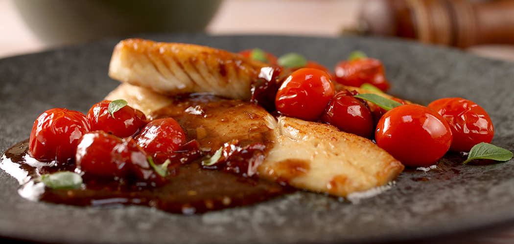 Filé de Peixe com Molho de Tomatinhos e Vinagre Balsâmico