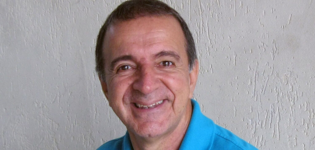 José Expedito da Silva é jornalista, assessor de imprensa, e comentarista no Jornal Café da Manhã, pela Rádio Canção Nova