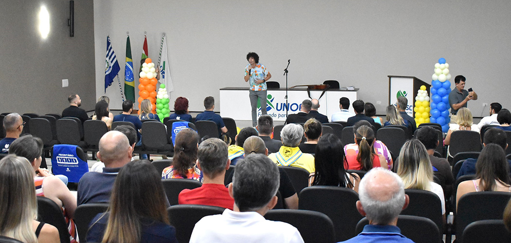 Colégio SuperAtivo Capinzal realiza uma palestra show para marcar o início do ano letivo
