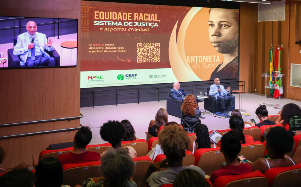 Ministério Público de SC debate equidade racial, sistema de justiça e aspectos criminais