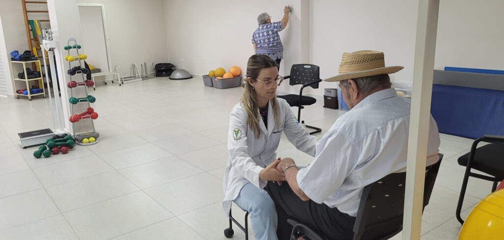 AMU Joaçaba oferece serviço de reabilitação para pessoas que foram acometidas pela Covid-19