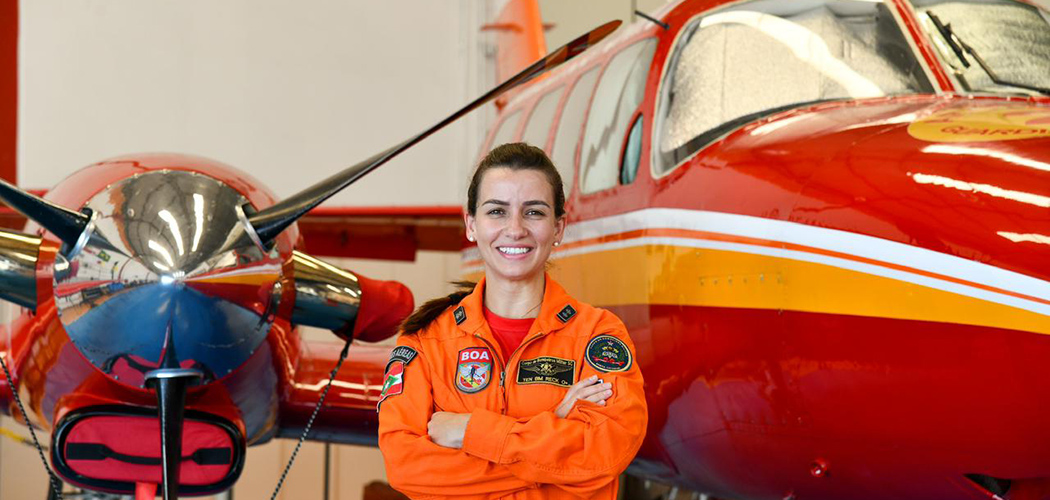 Bombeiros Militares de Santa Catarina tem a primeira mulher piloto de avião da Segurança Pública do Estado/ Foto: Soldado Eduardo de Souza