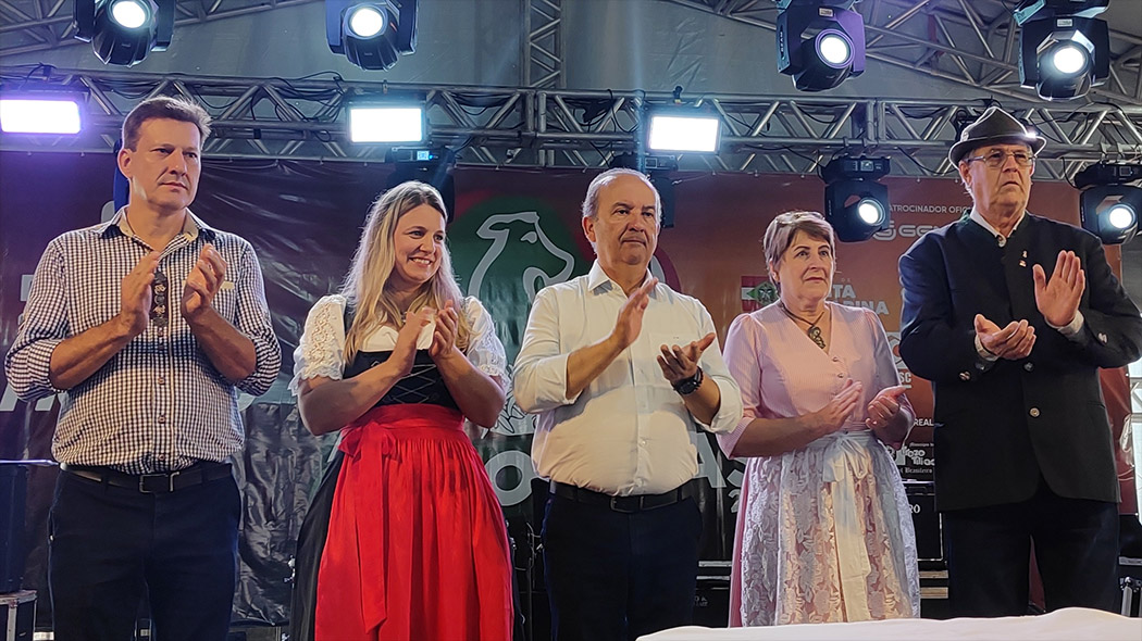 Jorginho Mello visitou a Expotílias que aconteceu neste final de semana em Treze Tílias/ Foto: Evandro Novak - TV Bom Dia SC