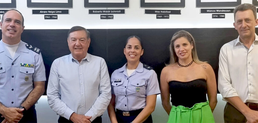 O tenente coronel aviador João Paulo Gomez da Silva e a tenente Alícia Medeiros de Oliveira Brum foram recebidos pelo presidente do Sistema Faesc/Senar, José Zeferino Pedrozo e o superintendente do Senar/SC, Gilmar Zanluchi