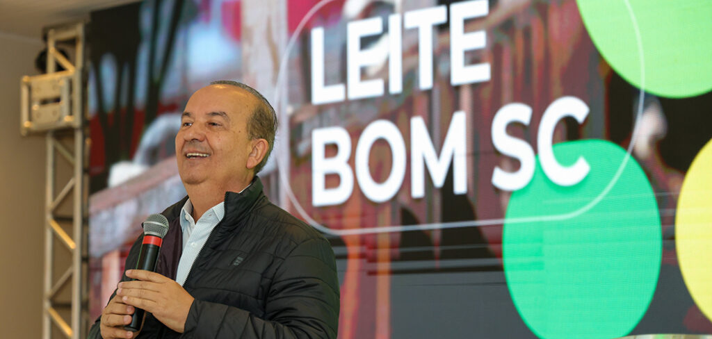 Jorginho Mello lança o Programa Leite Bom SC que apoia a cadeia produtiva catarinense
