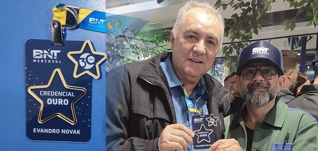 Jornalista Evandro Novak recebe a Credencial Ouro da BNT Mercosul