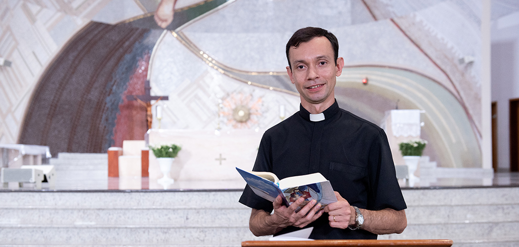 Padre Marcio Prado é missionário da comunidade Canção Nova em Cachoeira Paulista (SP)