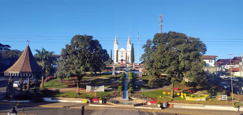 Praça Ministro Andreas Thaler em Treze Tílias está sendo revitalizada