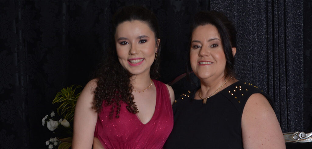Maythe Novak e a sua mãe Maely SIlva/ Foto: LCL