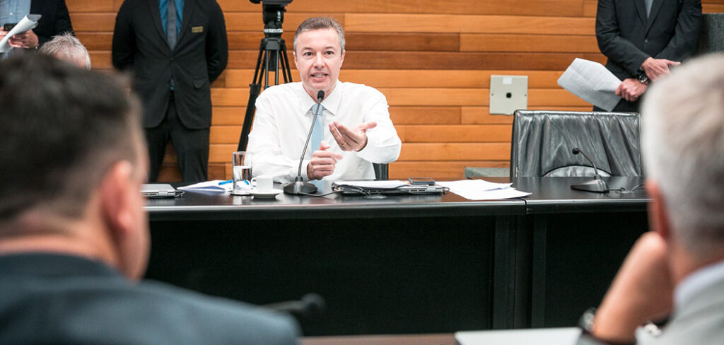 Deputado Estadual Napoleão Bernardes fala na ALESC sobre o crime de stalking/Foto: Bruno Collaço/AGÊNCIA AL
