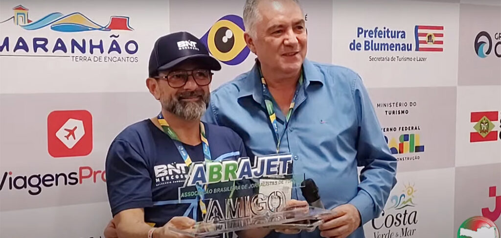 Idealizador da BNT Mercosul, Geninho Goes, recebe Troféu Amigo da ABRAJET/Foto: Maely Silva-Bom Dia SC