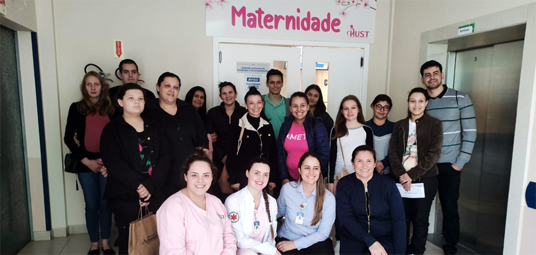 Gestantes de Treze Tílias visitam a maternidade do HUST em Joaçaba