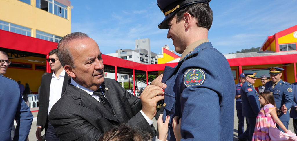 Governador de SC entrega homenagens a bombeiros militares que atuaram no RS/Foto: Roberto Zacarias/Secom