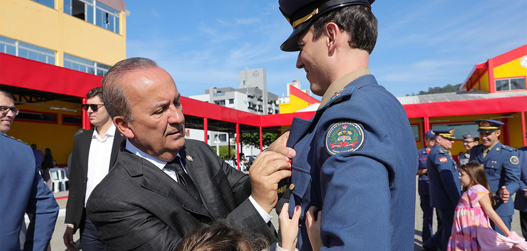 Governador de SC entrega homenagens a bombeiros militares que atuaram no RS/Foto: Roberto Zacarias/Secom