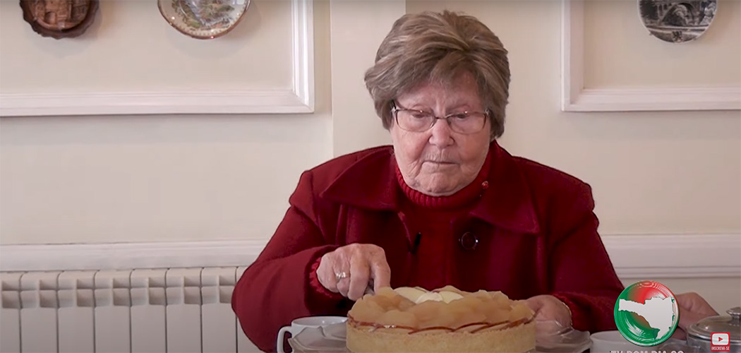 Torta de Maça Renar criada pela Dona Gerda Frey Ziolkowski/ Foto: Evandro Novak - TV Bom Dia SC