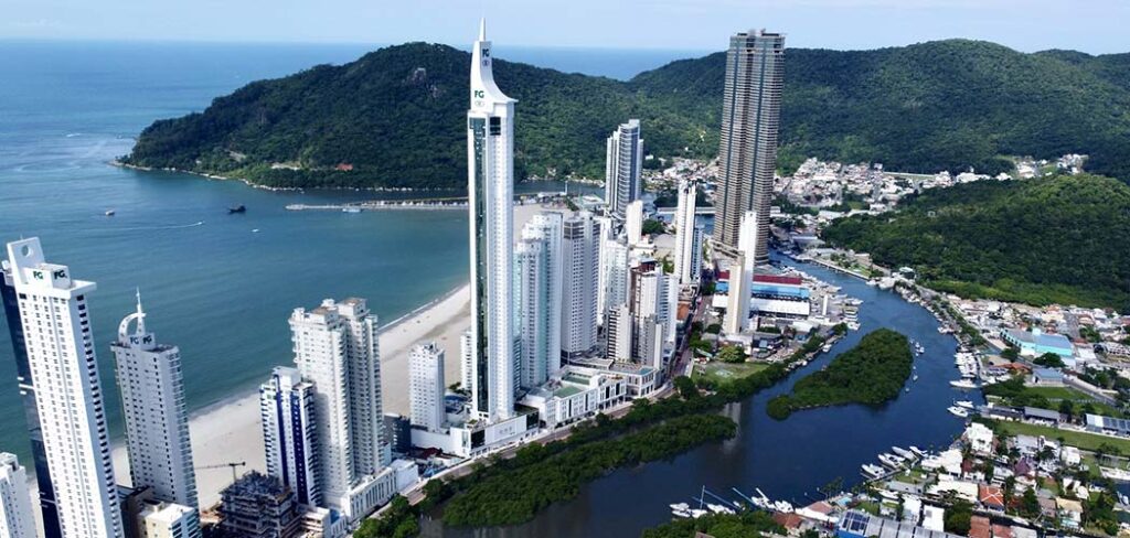 SC tem 4 cidades entre as 5 com maiores preços médios de imóveis residenciais/Foto: Divulgação / Prefeitura de Bal. Camboriú