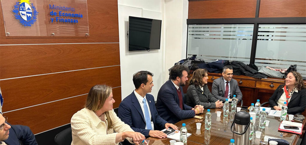 Vice-governadora de SC, discute implantação de zonas francas em no Estado durante agendas no Uruguai