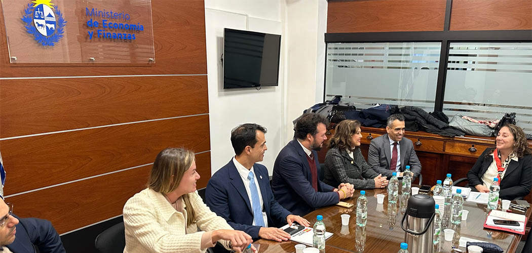 Vice-governadora de SC, discute implantação de zonas francas em no Estado durante agendas no Uruguai