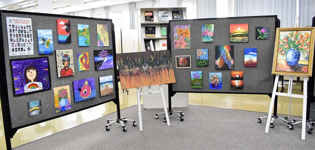 Biblioteca da Unoesc Joaçaba recebe exposição do Departamento de Cultura de Herval d'Oeste