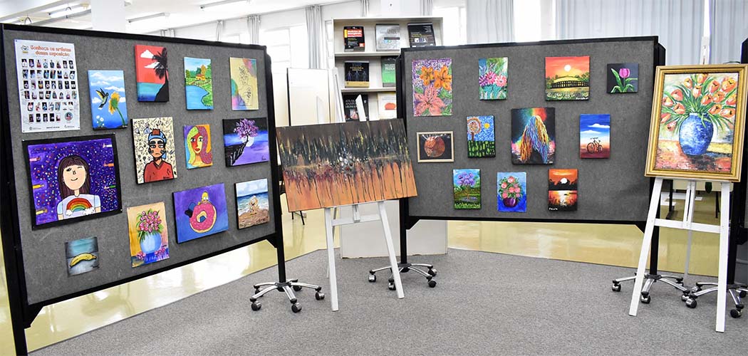 Biblioteca da Unoesc Joaçaba recebe exposição do Departamento de Cultura de Herval d'Oeste