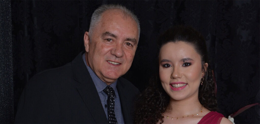 Maythe Novak e o seu pai Evandro Novak/ Foto: LCL
