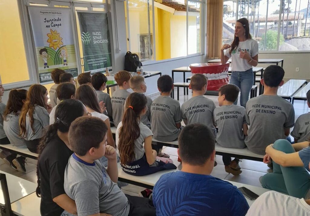 O Programa Sorrindo no Campo é voltado para crianças do 1º ao 5º ano, com o intuito promover e garantir saúde bucal