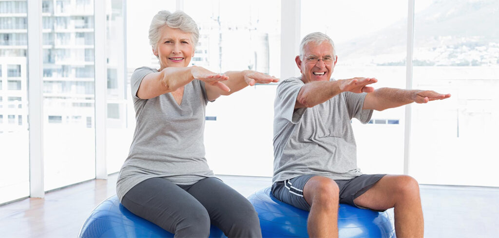 Benefícios do Pilates para idosos vão além da saúde física, aponta estudo