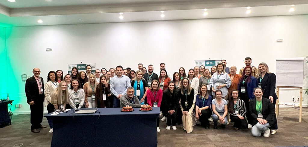 Turma celebra o êxito da capacitação juntamente com representantes do Sistema Faesc/Senar/ Foto: Divulgação Sistema Faesc/Senar