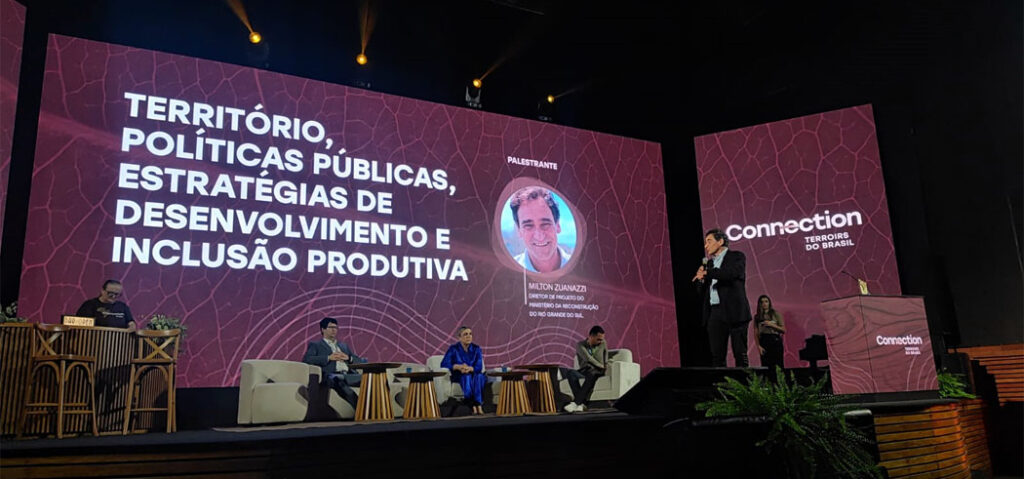 Os participantes tiveram a oportunidade também de assistir painéis com especialistas sobre turismo, inovação, territorialidade e legislação/Foto: Evandro Novak-TV Bom Dia SC