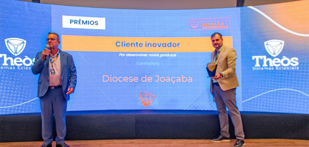 Diocese de Joaçaba recebe Prêmio Cliente Inovador da Theòs Sistemas Eclesiais