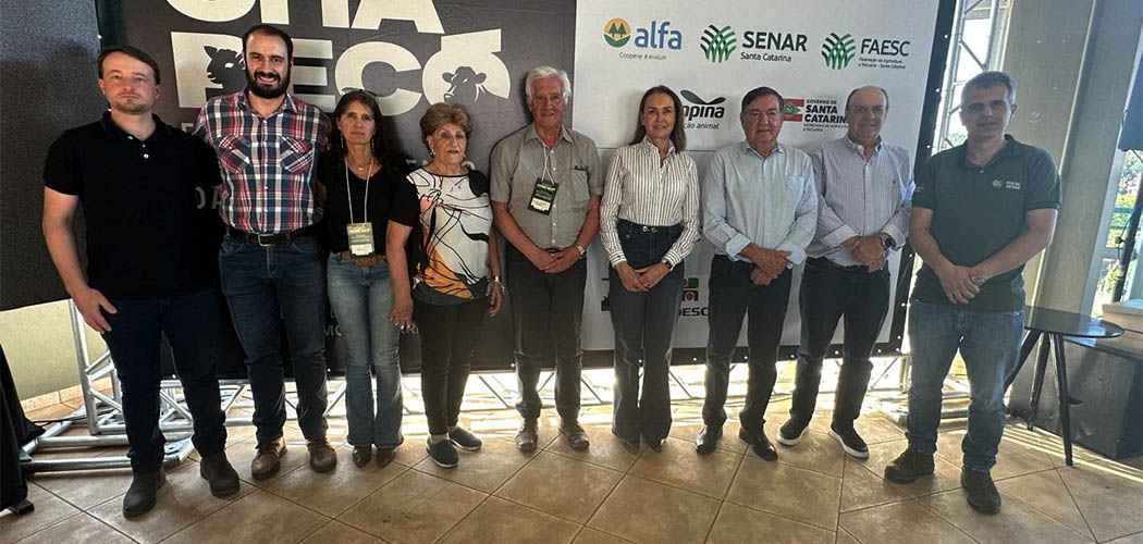 Marco Antonio Vian, Mateus Pivato, Lílian Serpa, Doroti Serpa, Nelson Serpa, presidente da Associação Brasileira de Angus Mariana Tellechea, presidente da Faesc, José Zeferino Pedrozo, vice-presidente de finanças da Faesc Antonio Marcos Pagani de Souza e supervisor do Senar/SC Jean Palavro