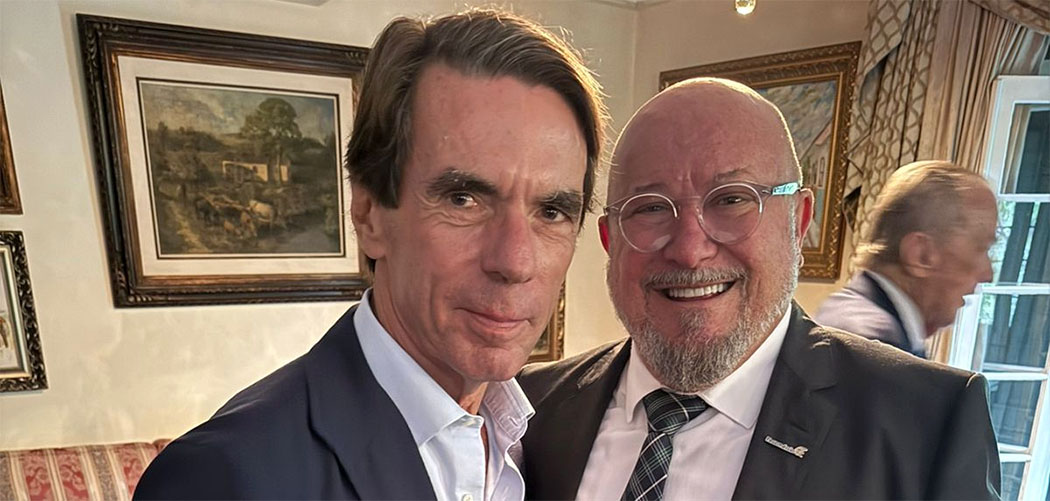 Presidente da Fecomércio SC saúda José Maria Aznar, ex-Presidente de Governo da Espanha