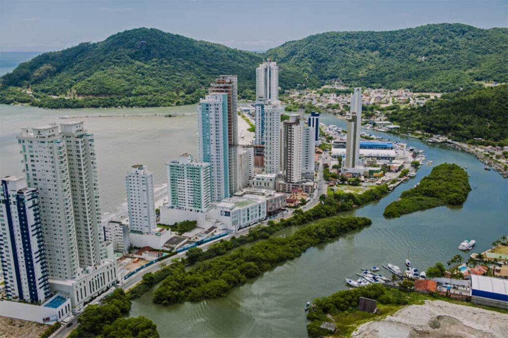 Marina Tedesco em Balneário Camboriú foi uma das Marinas de SC que receberam o selo Bandeira Azul