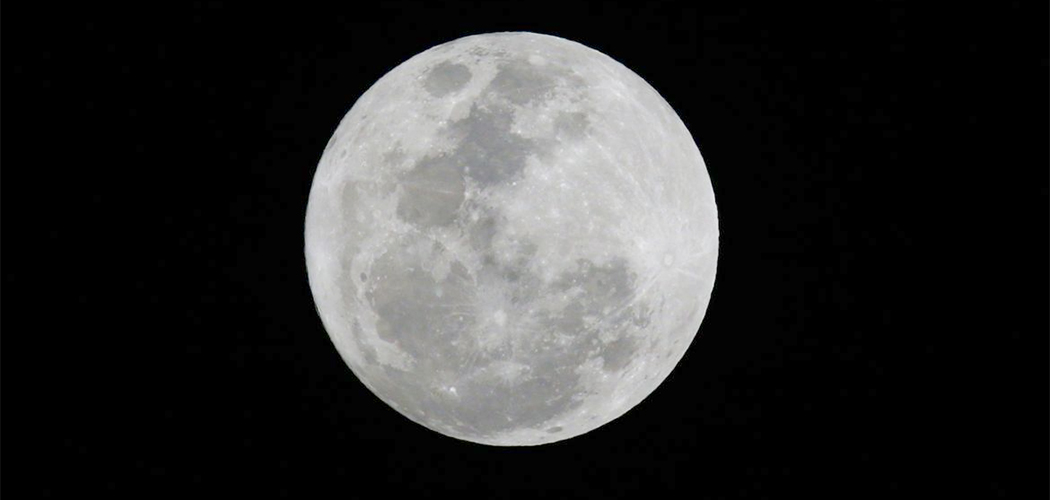 Maior superlua do ano pode ser vista nesta quinta-feira (17)/Foto: Paulo Pinto-Agência Brasil