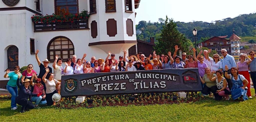 Estudantes da Univida de São José do Cedro vivenciam a cultura austríaca em Treze Tílias