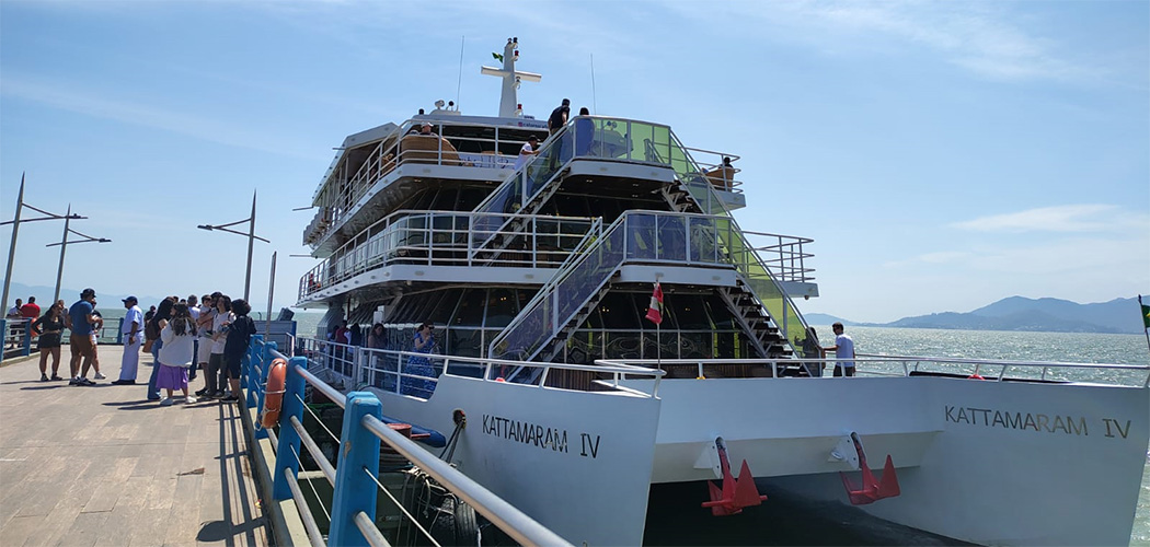 A Bordo do Kattamaram IV você conhece Florianópolis de uma forma diferente