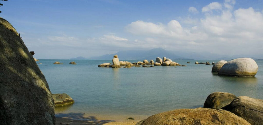 Dia das Bruxas: Turismo e lendas se encontram em Florianópolis a “Ilha da Magia”