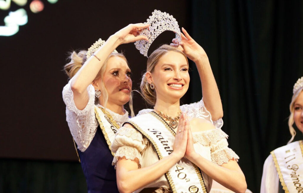 Gabrielle Cristine Kratz foi eleita rainha da 40ª Oktoberfest/Foto: Michele Lamin