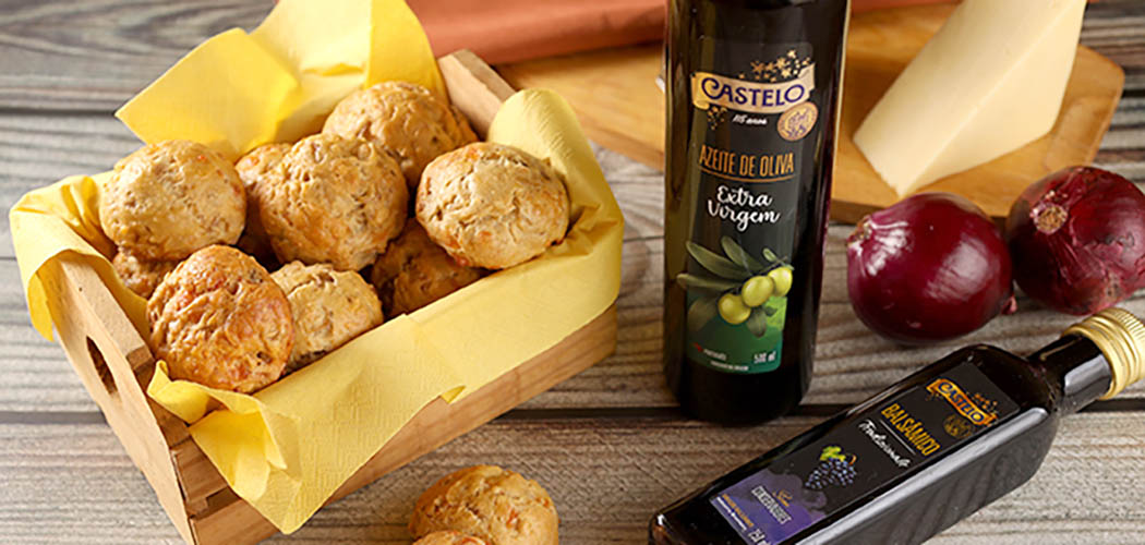 Pãezinhos de cebola e queijo